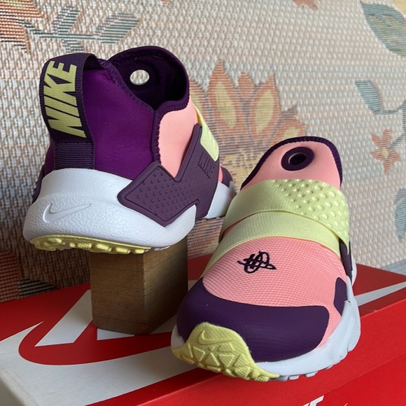 NIKE WMNS HUARACHE EXTREME 
PINK TINT / CITRON TINT
Sneakers 
AV8239 600 - Picture 10 of 16